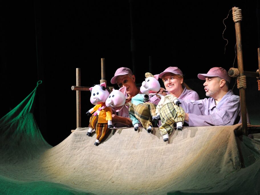 "Tri praseta" i "Bajka o ribaru i ribici" ove nedelje u Lutkarskom pozorištu 8 Tri parseta 1 1