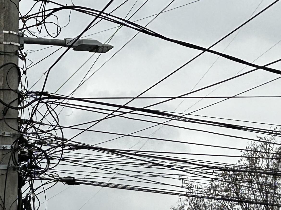 Bandere u Nišu krive od teških kablova, čeka se reakcija nadležnih 1 462583535 1393398758317858 8707551223258426236 n