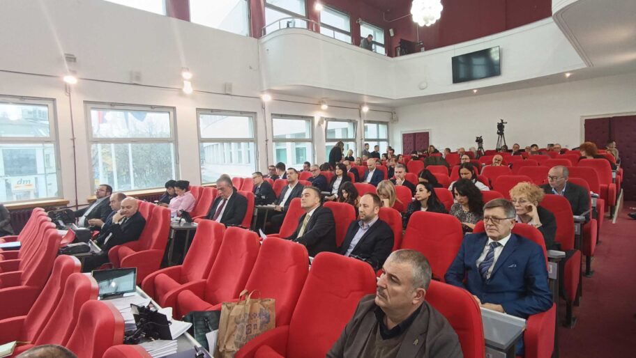 Niška skupština: preko 7 sati za 31 tačku, još ništa nije usvojeno 2 1735222223872