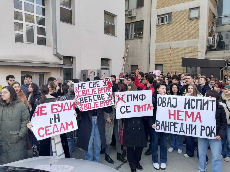 Studenti ušli u Skupštinu Niša, ministarka prosvete prekinula raspravu i izašla 9 IMG 19ee0360dcf74ba69d195f2358f7c68e V