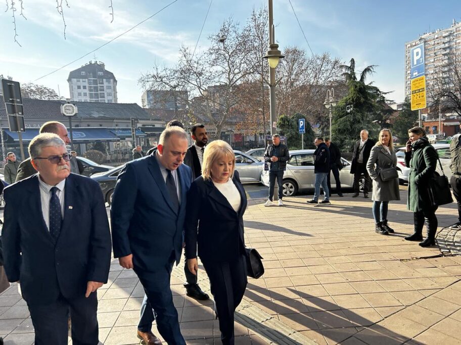 "Znaju se posledice nerada" - Slavica Đukić Dejanović preti prosvetnim radnicima, ali kaže da ne preti 8 466967693 1973520226462075 8416076533526346698 n