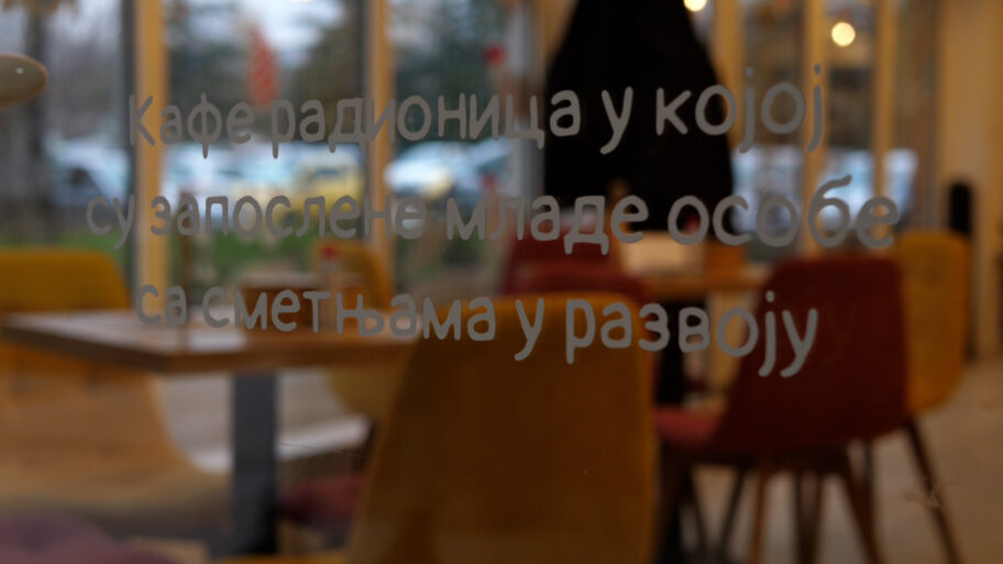 PSYN8467.00 00 40 16.Still004