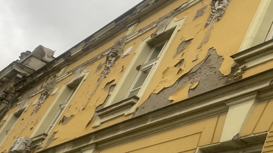 Inspekcija u Prokuplju utvrdila koji su javni objekti nebezbedni, a koji mogu da se uruše, spisak dug 4 fasada opstina 1