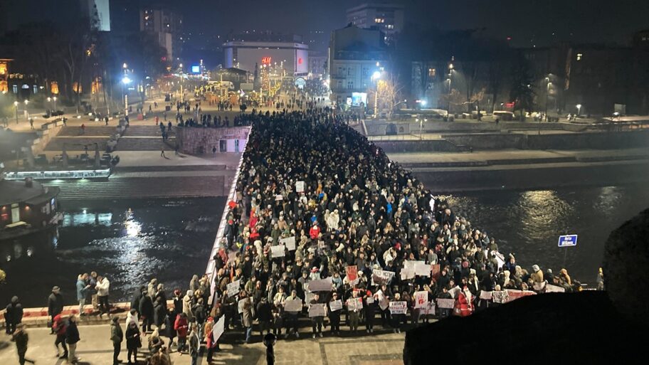 Jug Srbije staje na 15 minuta - blokade raskrsnica, centara i protestne šetnje 11 most studenti portest