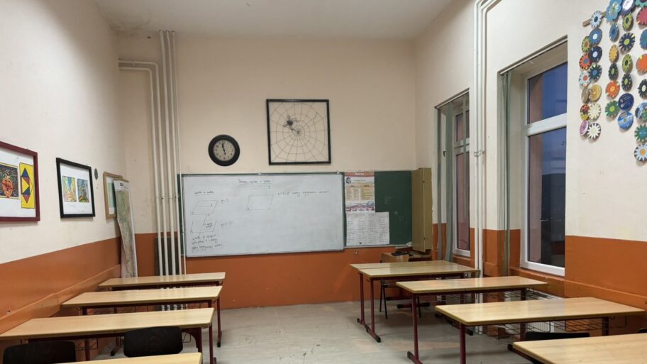 Razredne rešile da zajedno sa roditeljima srede zapuštene prostorije škole u Vrežini 3 razredne2