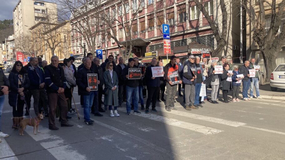 Protest i u Prokuplju, bilo provokacija, ali i podrška ispred Gimnazije 14 10. jan 1