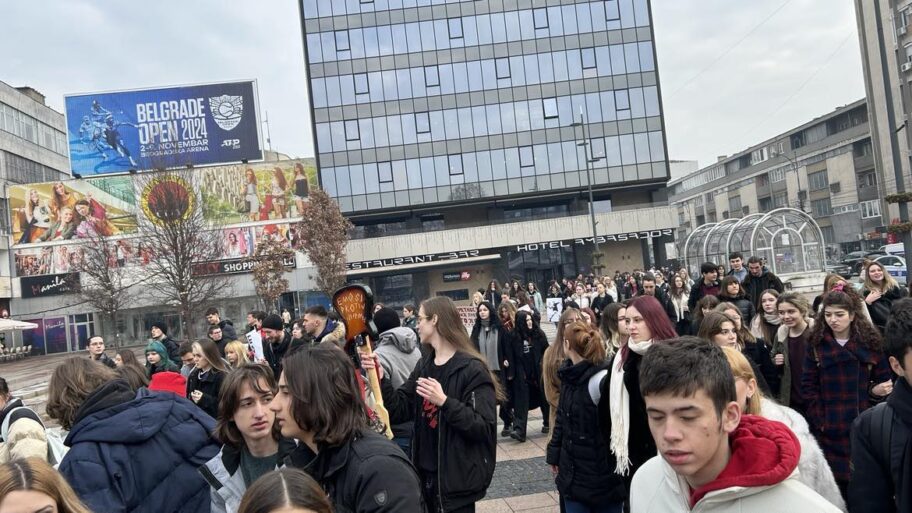 “Kada politika uđe u školu, znanje izlazi” - niški srednjoškolci traže ostavku direktorke Umetničke škole 7 474268849 972508334787503 5228388471853275578 n