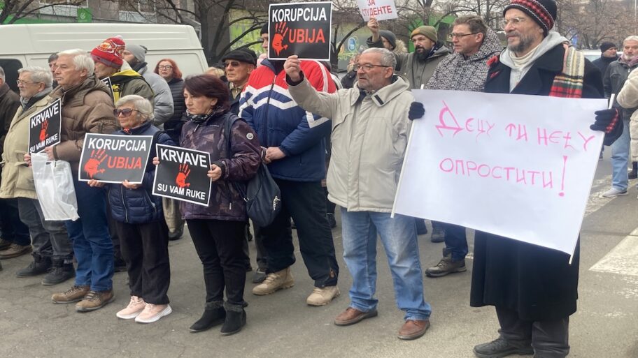 Prokupčani i ovog petka na 15 minuta blokirali ulicu u centru grada - "Decu ti neću oprostiti" 3 blokada 12