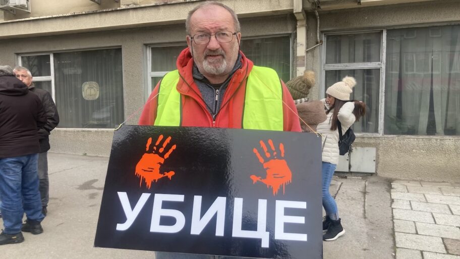 Prokupčani i ovog petka na 15 minuta blokirali ulicu u centru grada - "Decu ti neću oprostiti" 2 blokada 13