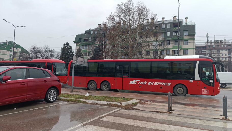 Nisu u štrajku, ali nisu ni na poslu - funkcioneri i radnici u javnom sektoru iz Niša vozom za Jagodinu 14 miting 12