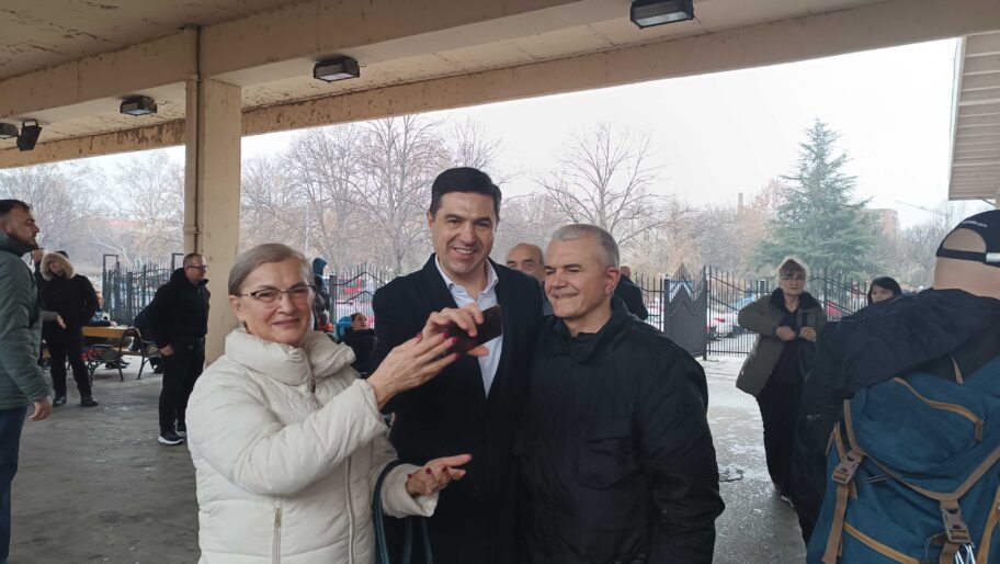 Nisu u štrajku, ali nisu ni na poslu - funkcioneri i radnici u javnom sektoru iz Niša vozom za Jagodinu 7 miting 2 1