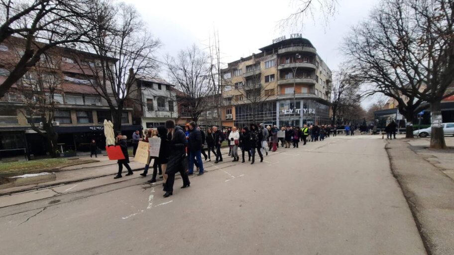 Prokupačka Gimnazija posle jučerašnje obustave, od danas skratila časove na pola sata 3 setnja 2
