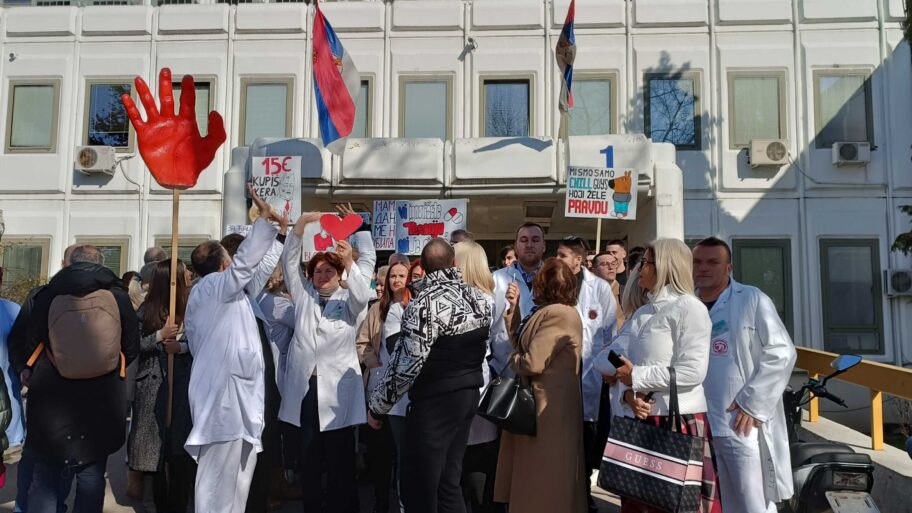 Zdravstveni radnici niškog Doma zdravlja podržali studente 3 1738925053331