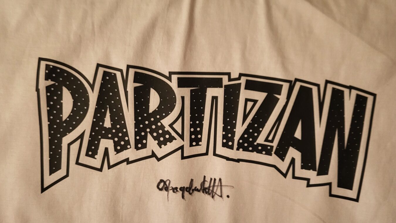 Majica Partizana sa potpisom Željka Obradovića na licitaciji Lokalne fondacije Niš 1 2 2 e1739362445974