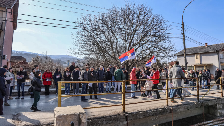 Svrljižani na protestu šetali za studente, pozvali vlast da popravi most ka Staroj planini 2 9S1A7402
