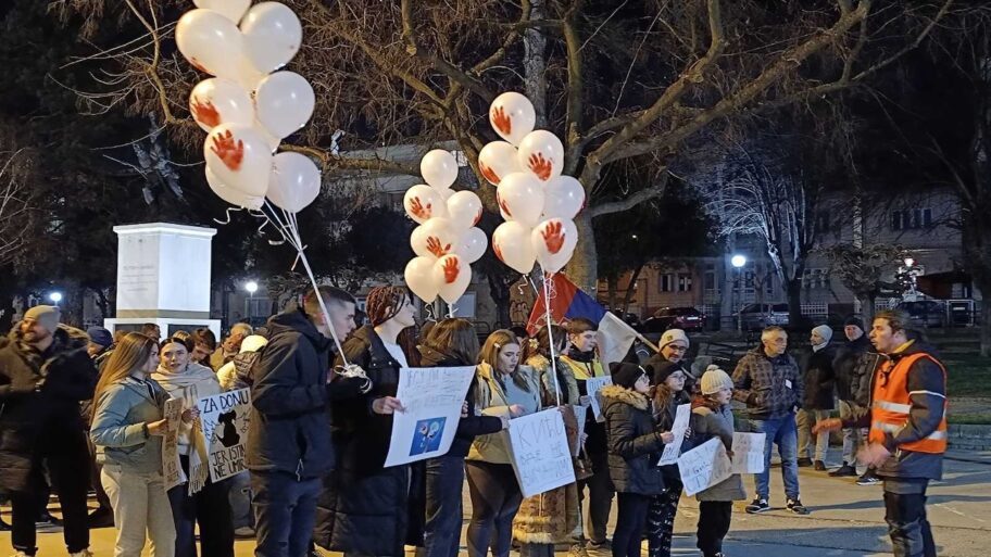 Zakazani novi protesti u Toplici: Uprkos pretnjama i pritiscima, sve više građana izlazi na ulice 12 IMG 3244 2