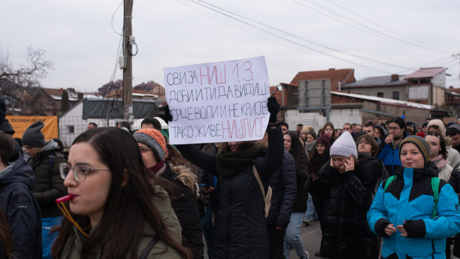Program "Studentskog edikta" 1. marta - predstava "Ustav", blokadni hor, govori studenata i čišćenje za kraj 8 JLM 4690