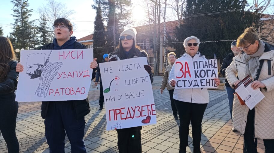 "Studenti su ispravili kičmu" - poruka sa protesta u Gadžinom Hanu 1 gadzin han foto nikola mitic 1