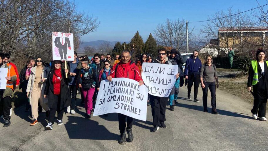 "Izvinite što smetamo dok nam uništavate budućnost" - novi skup u Merošini, niški studenti došli pešice 3 ilija nikolic 2