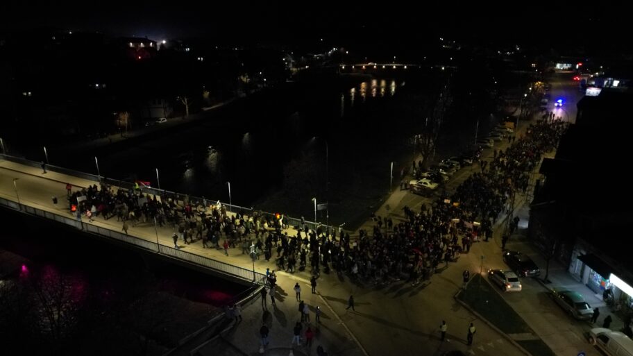 Protestovali i Vlasotinčani: "Da smo ih na vreme kaznili za sve afere, ovo u Novom Sadu se ne bi desilo" 2 image00007