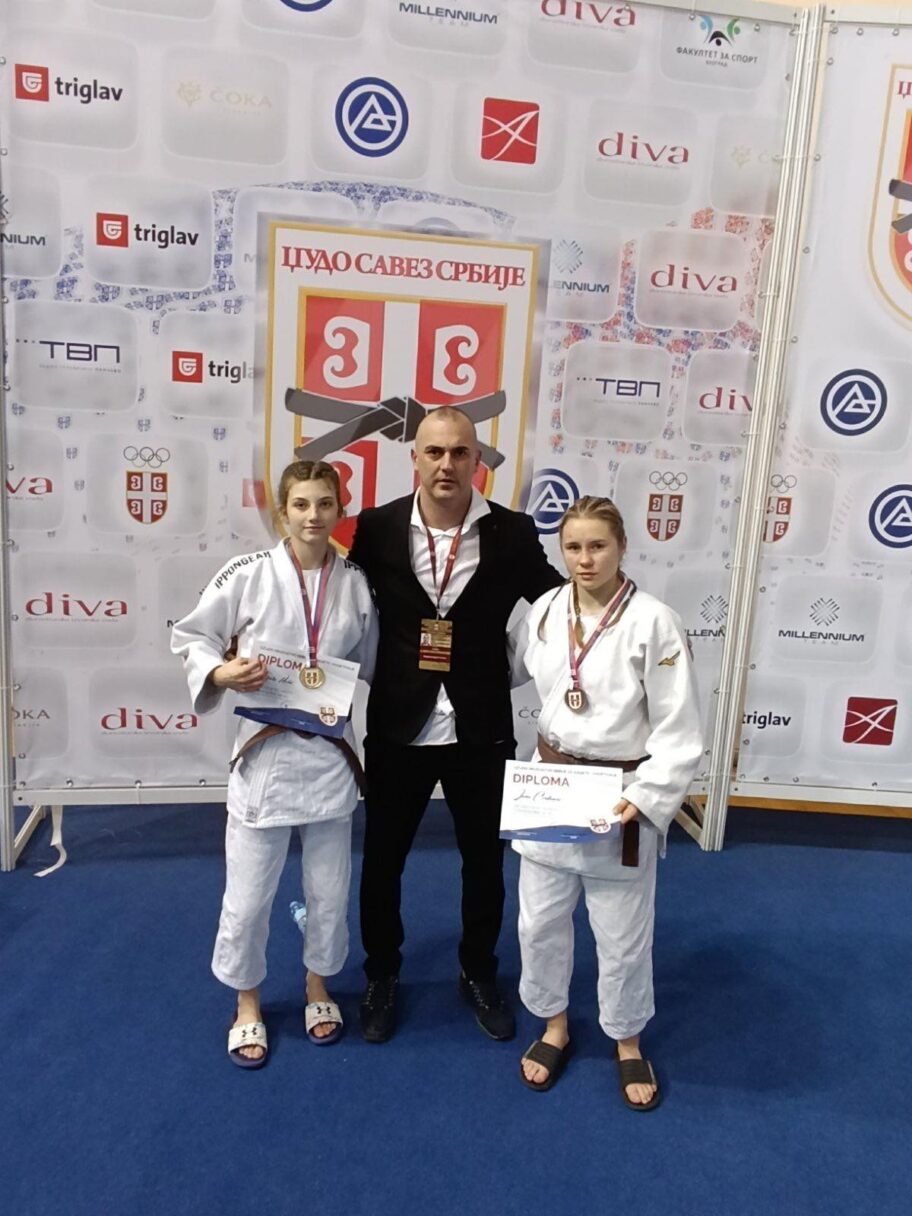 Dve mlade Nišlijke kadetske prvakinje Srbije 2 tamis niska sekcija