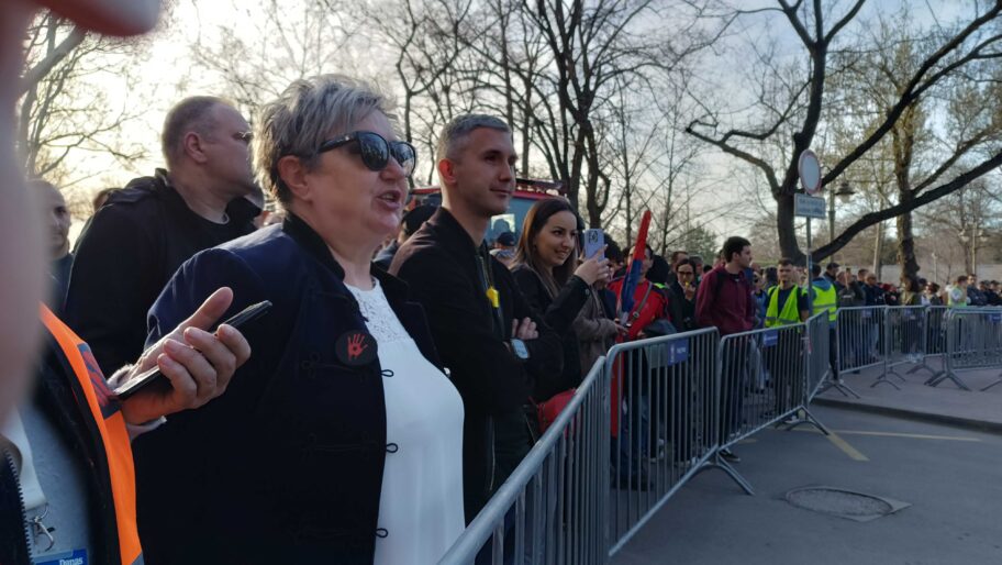 Reakcije nakon burne noći u Nišu - opozicija smatra da je skup morao da se otkaže, vlast opet o "obojenoj revoluciji" 4 1000004884