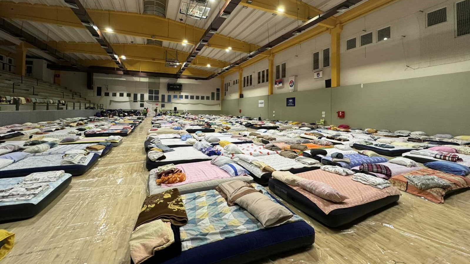 Niški studenti spavaju u Sportskoj hali i Domu učenika u Svilajncu, put Beograda kreću rano ujutru 1 1741554180885 e1741555041767