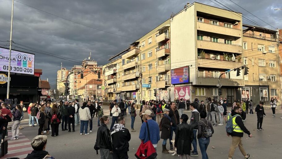 Niški protest podrške studentima u Beogradu - apel policiji da obustavi nasilje, a RTS-u da bude profesionalan 5 482651420 1338839450481403 104012829563983168 n