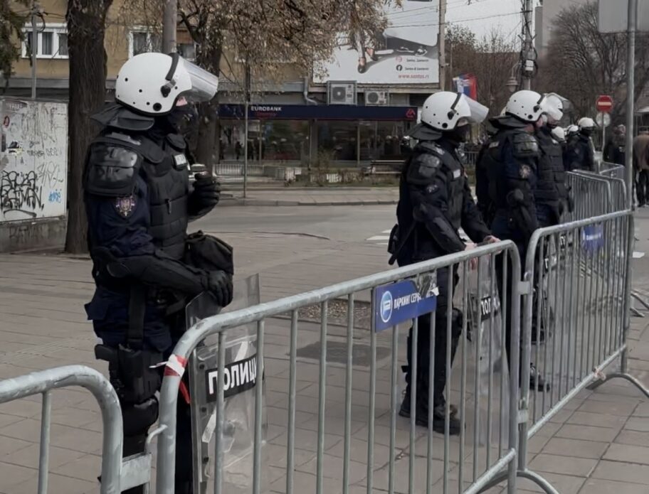 Tenzija raste - SNS skup i zbor građana na istom mestu, policija najavljuje da će preduzeti sve mere da proteknu bezbedno 2 IMG 2649