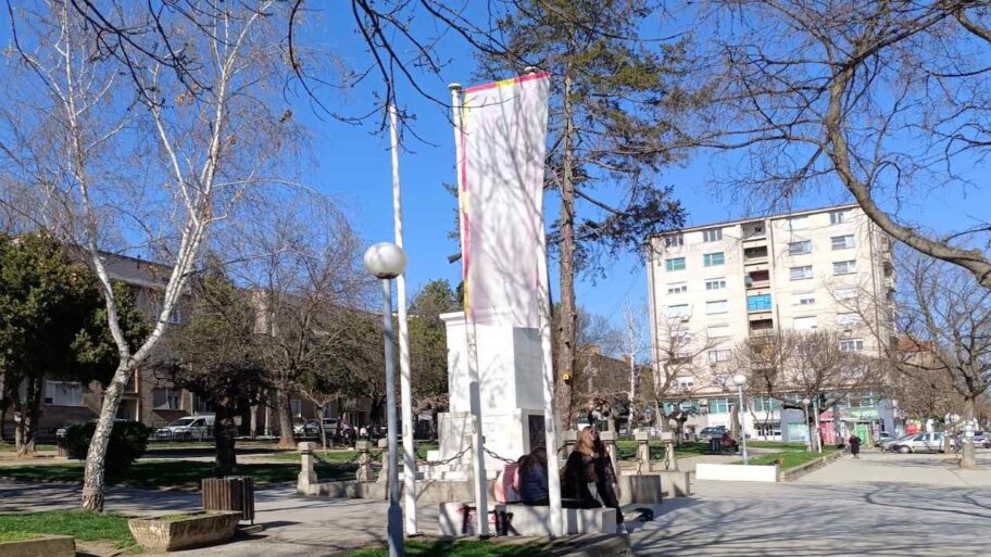 Toplica čeka Vučića, vlast okačila "bele zastave" na više lokacija u Prokuplju 2 IMG 3719