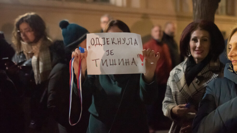 "Niško dopisništvo gori, a RTS se češlja" - studenti protestovali zbog Vučićevih uvreda novinarima 2 JLM 7297