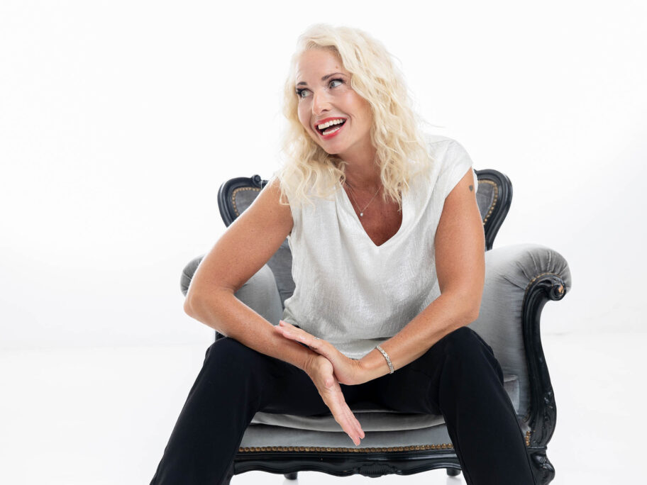 Čukununuka Lava Tolstoja nastupa na "Nišvilu" 2 Viktoria Tolstoy 2