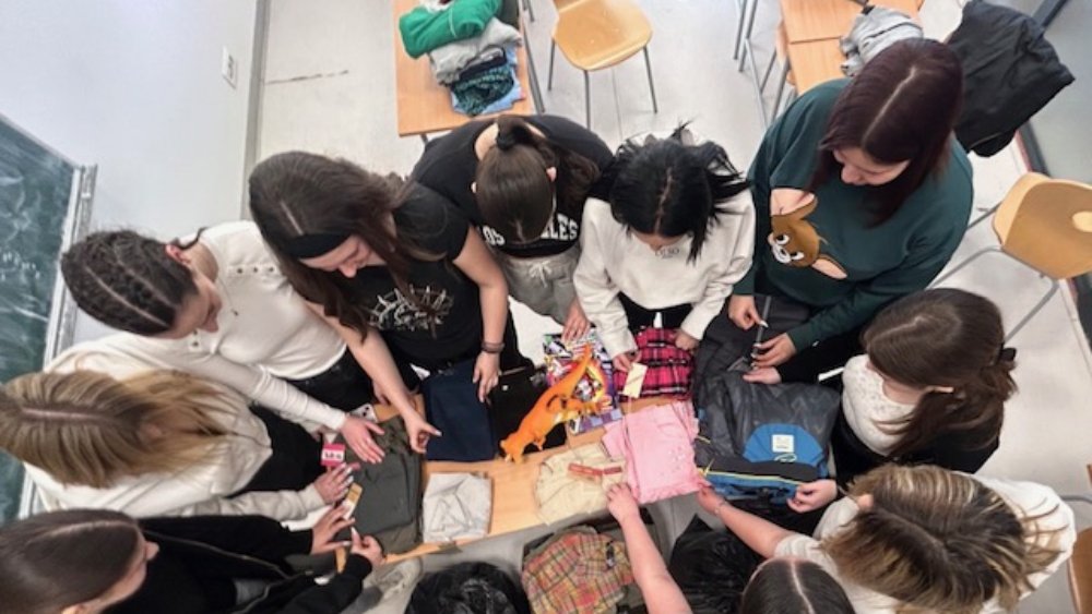 Đaci srednje škole u Doljevcu u humanoj akciji pred Uskrs - prikupljaju pomoć za 4 socijalno ugrožene porodice 1 humanitarni doljevac