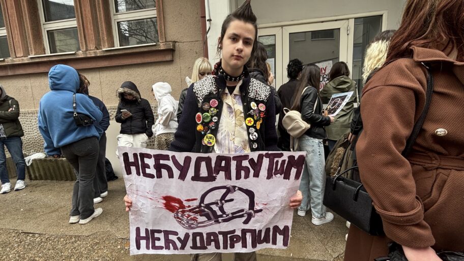 Đaci niške Umetničke protestovali zbog pritiska koji vrše pojedini profesori, deo kolektiva stao uz njih 5 img 1697