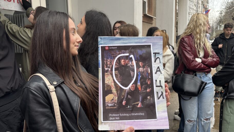 Đaci niške Umetničke protestovali zbog pritiska koji vrše pojedini profesori, deo kolektiva stao uz njih 3 img 1704