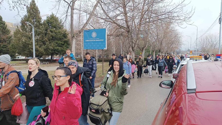 Niš ispratio studente nakon "Studentskog edikta" i sprema se za Beograd i 15. mart 12 ispracaj studenata foto ljubica jocic 1