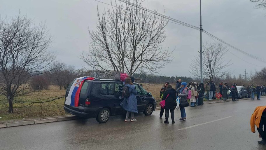 Niš ispratio studente nakon "Studentskog edikta" i sprema se za Beograd i 15. mart 6 ispracaj studenata foto ljubica jocic 10