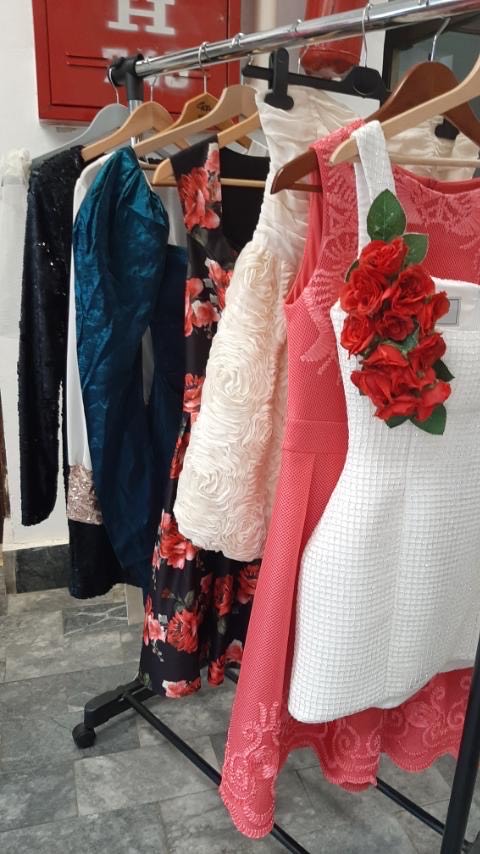 Niški srednjoškolci pozivaju građane da poklone odeću, nakit ili obuću za maturu i budu deo humane akcije 2 matura