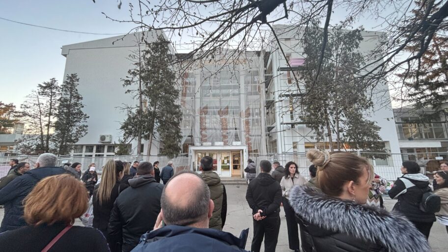 Učiteljica iz Niša podržala studente pa joj našli zamenu, roditelji došli da je zaštite 3 os 2