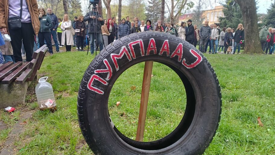 Završen protest ispred niškog Medicinskog fakulteta, studenti poručili "kraj je onda kada mi kažemo da je kraj" 11 1000006248