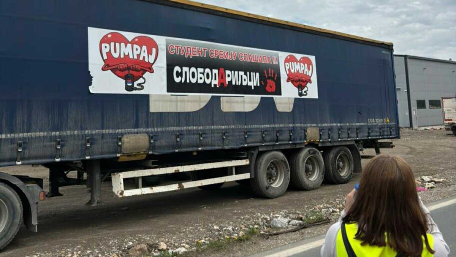 Niški studenti na putu ka Kraljevu: biciklisti večeras stižu, pešaci spavaju u Guči i sutra hodaju još 50 kilometara 2 1744636986705