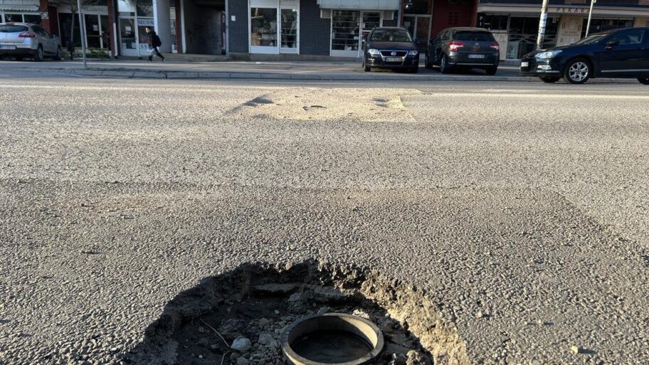 Durlanci "preskaču" krater u Knjaževačkoj, mrkli mrak u naselju Branko Bjegović 2 482139076 552882671168915 4868621556814790028 n