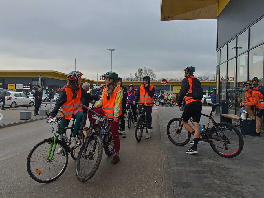 Niški studenti biciklima "okreću krug" kroz jug i pozivaju na protest 2 IMG 20250403 091113