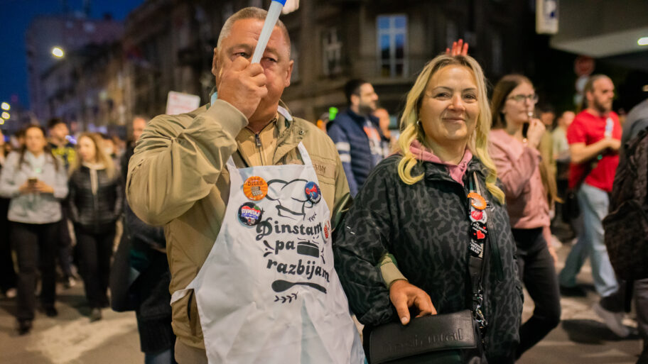 Niš u znak podrške Novom Sadu: Krvave šake i poruke protiv nasilja nad studentima 11 JLM 1872