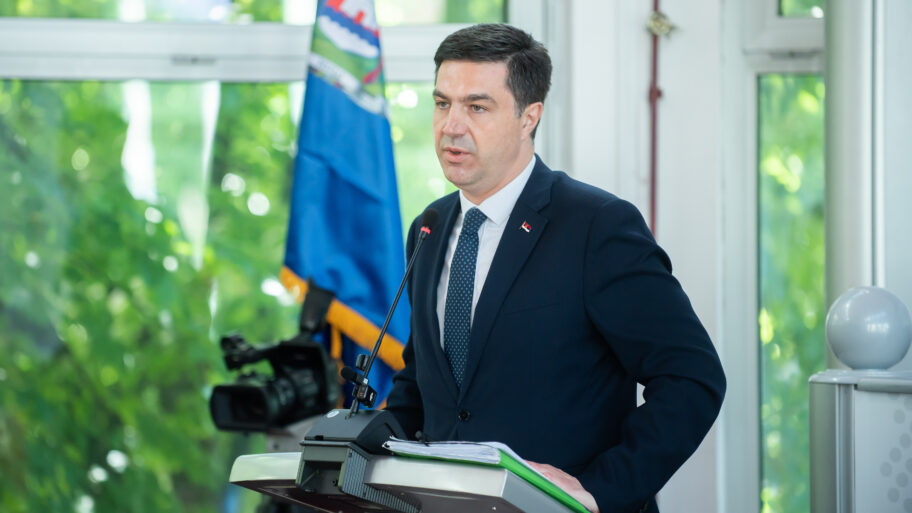 SRCE: Niš nema gradonačelnika, Pavlović saučesnik režima u lažima i represiji 9 JLM 2003