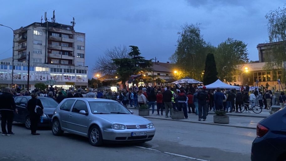 Novi protest u Prokuplju: „Od mosta do mosta, više je dosta!“ 2 blace protest