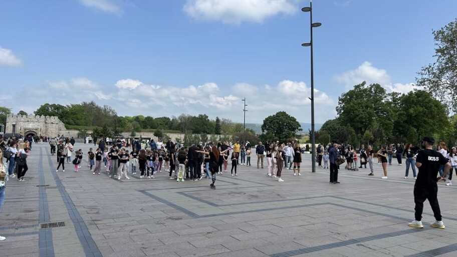 deaf7517 c2b4 41e3 b033 9d318663ff7b