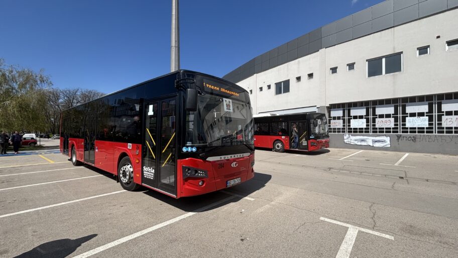 Građani gađali jajima autobuse koji su iz Niša pošli na skup SNS-a 4 img 5022