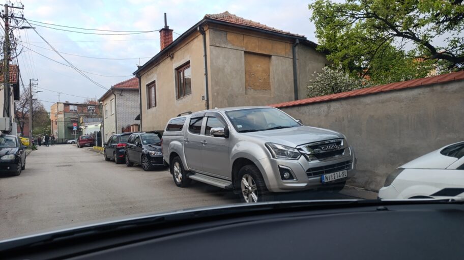 isuzu parking servis