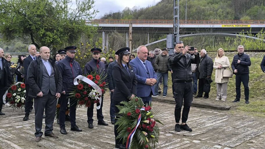 Obeleženo 26 godina od NATO bombardovanja voza na mostu u Grdelici 3 most grdelica foto gradleskovac